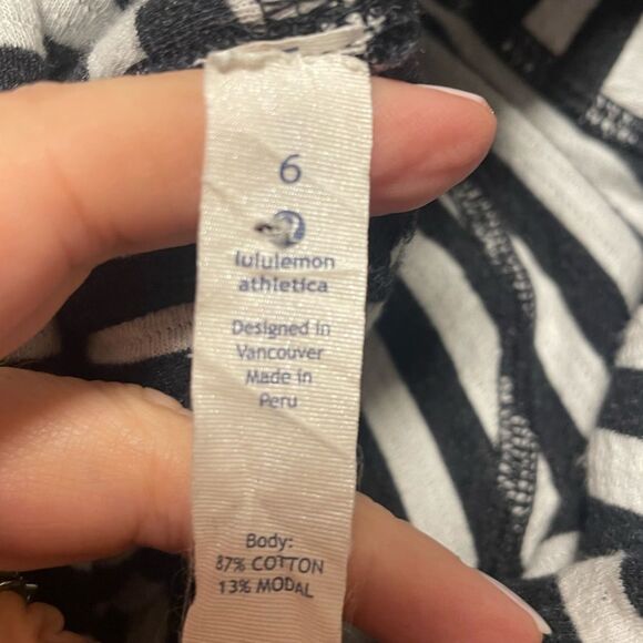 Lululemon In a Cinch Pullover Reversible .   LTOP403 - Picture 3 of 3